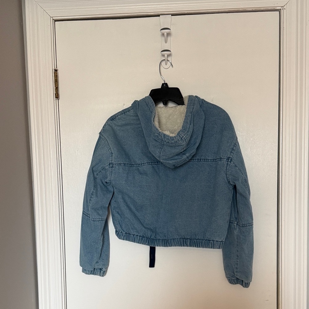 Ashely vintage charm- cropped Denim Jacket with White Fleece Lining- size small - Picture 3 of 4
